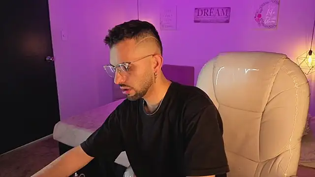 annie and ryan online show from 12-19-25, 04:49