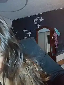 Snapshot of Krolaykate chatting on 12-17-25, 11:37 Krolaykate online show from 12-17-25, 11:37