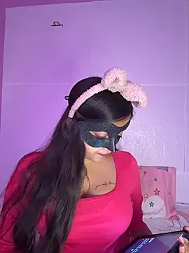 Snapshot of Amaira_69 chatting on 07-11-26, 11:21 Amaira 69 online show from 07-11-26, 11:21