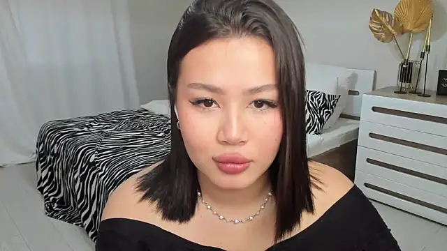 Brunette Charm online show from 04-10-26, 11:17