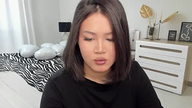 Brunette Charm online show from 03-08-26, 11:24