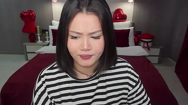 Brunette Charm online show from 02-25-26, 10:59