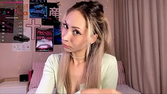 Snapshot of sun_under_skyy chatting on 06-07-26, 02:39 sun under skyy online show from 06-07-26, 02:39