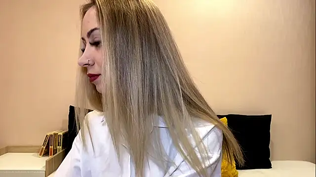 Snapshot of sun_under_skyy chatting on 12-17-25, 09:14 sun under skyy online show from 12-17-25, 09:14