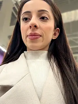 Snapshot of YeaLina chatting on 12-17-25, 10:09 YeaLina online show from 12-17-25, 10:09