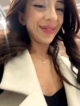 Snapshot of YeaLina chatting on 12-21-25, 10:28 YeaLina online show from 12-21-25, 10:28