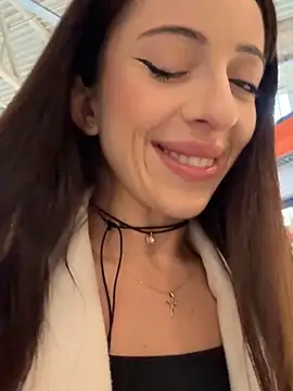 Snapshot of YeaLina chatting on 12-16-25, 10:08 YeaLina online show from 12-16-25, 10:08