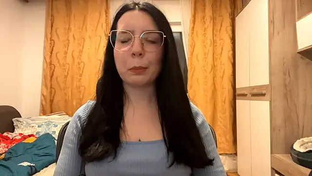 DoraRobertos online show from 12-21-25, 04:41