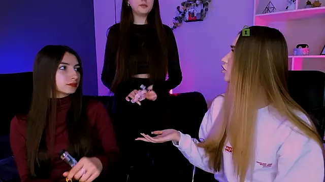 mila firee online show from 03-19-26, 09:53