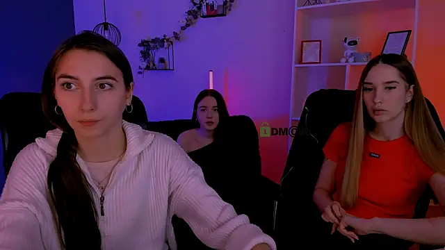 mila firee online show from 04-15-26, 08:53