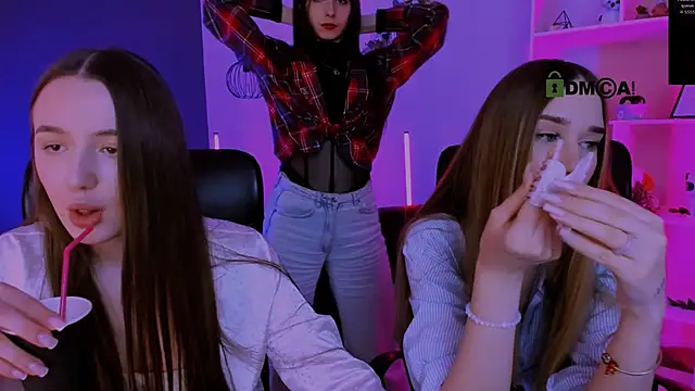 mila firee online show from 03-26-26, 10:13