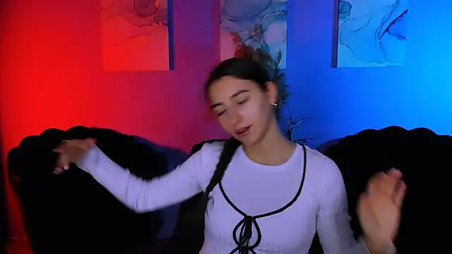 mila firee online show from 12-15-25, 10:10