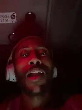 Snapshot of Pleasure_Overlord chatting on 02-18-26, 06:22 Pleasure Overlord online show from 02-18-26, 06:22