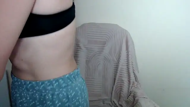 Snapshot of LiaSeass_ chatting on 05-20-26, 12:24 LiaSeass online show from 05-20-26, 12:24