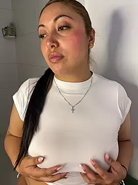 LizzCarter  online show from 06-03-26, 02:33