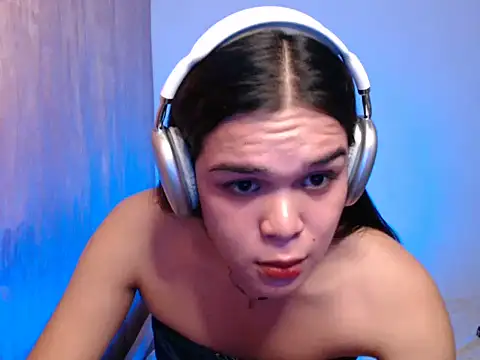 Snapshot of stripyapril chatting on 06-27-26, 12:22 stripyapril online show from 06-27-26, 12:22