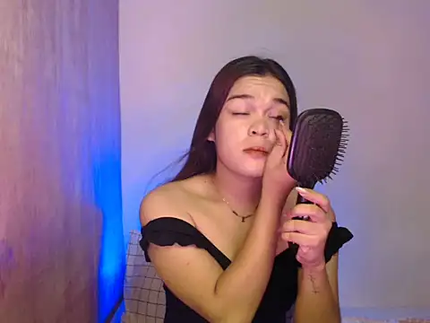 Snapshot of stripyapril chatting on 06-17-26, 03:28 stripyapril online show from 06-17-26, 03:28
