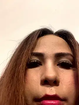 Snapshot of Lunara_Vall chatting on 02-26-26, 03:39 Lunara Vall online show from 02-26-26, 03:39