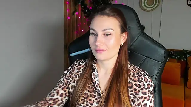 NoraFoxes online show from 12-21-25, 05:20