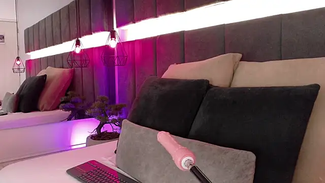 Snapshot of luna_blannco chatting on 01-09-26, 02:35 luna blannco online show from 01-09-26, 02:35