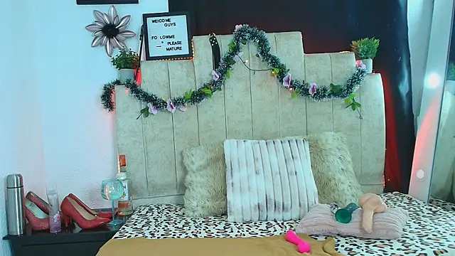 Laura hotmilf online show from 12-22-25, 12:05