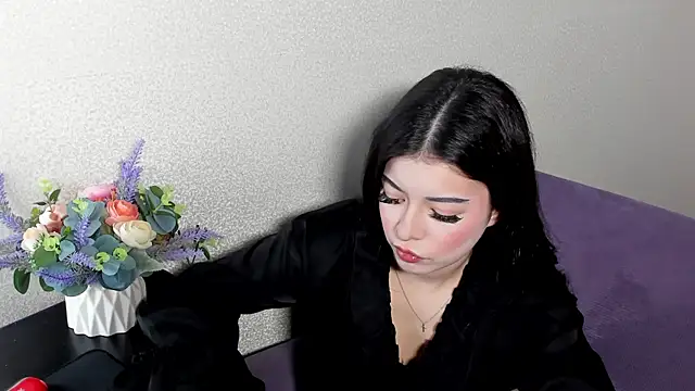 Snapshot of LisaColee chatting on 06-03-26, 08:02 LisaColee online show from 06-03-26, 08:02