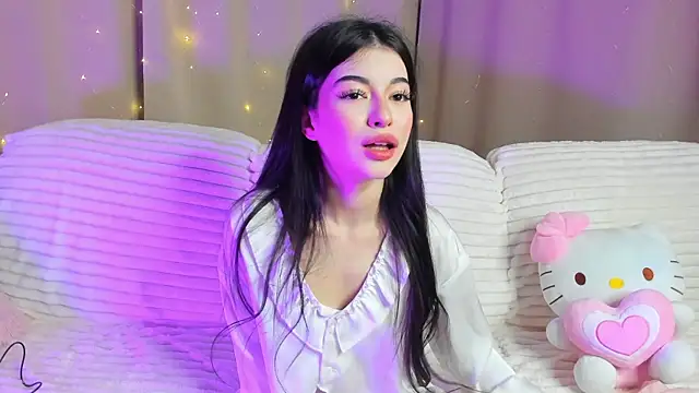 Snapshot of LisaColee chatting on 06-16-26, 06:19 LisaColee online show from 06-16-26, 06:19