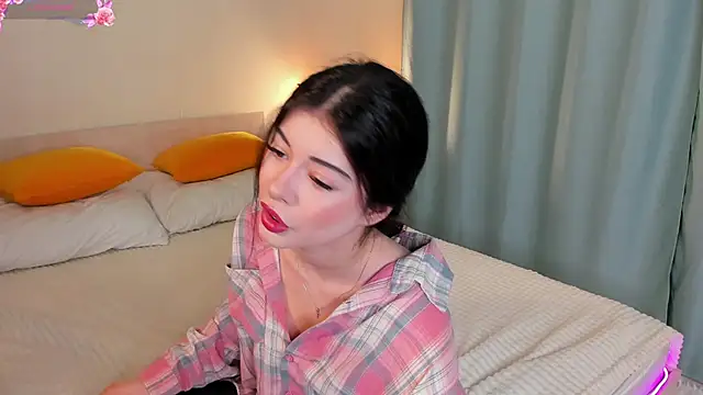 Snapshot of LisaColee chatting on 05-22-26, 08:40 LisaColee online show from 05-22-26, 08:40