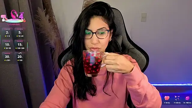 chloebum  online show from 05-22-26, 10:57