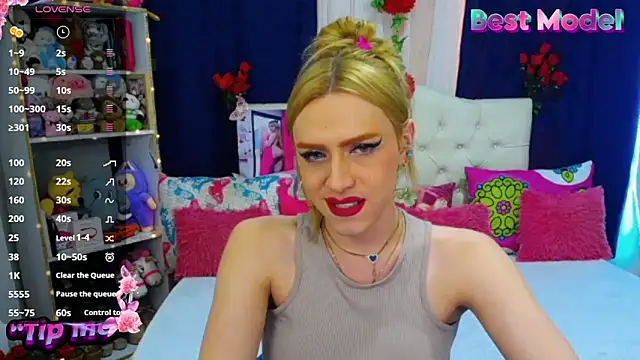 Snapshot of golden_girl01 chatting on 06-17-26, 08:41 golden girl01 online show from 06-17-26, 08:41
