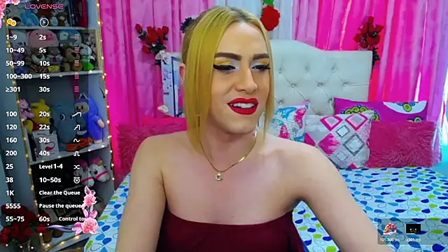 Snapshot of golden_girl01 chatting on 07-28-26, 08:12 golden girl01 online show from 07-28-26, 08:12