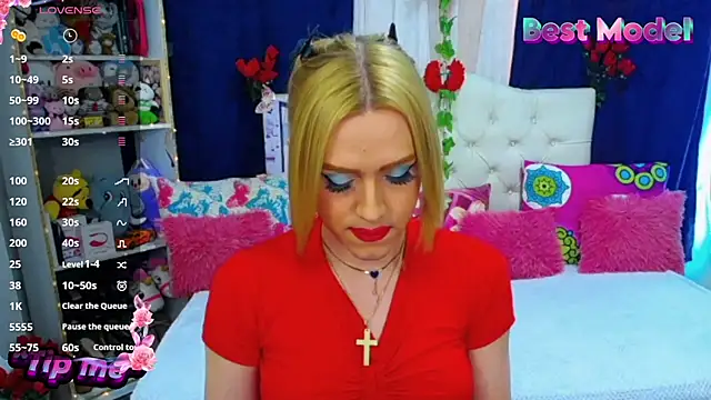 Snapshot of golden_girl01 chatting on 06-18-26, 06:35 golden girl01 online show from 06-18-26, 06:35