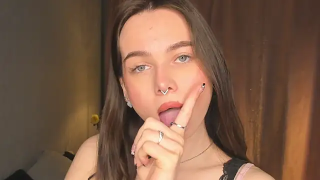 YvonneRobes online show from 04-12-26, 07:28