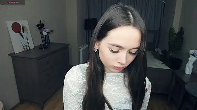 Snapshot of YvonneRobes chatting on 02-13-26, 07:25 YvonneRobes online show from 02-13-26, 07:25