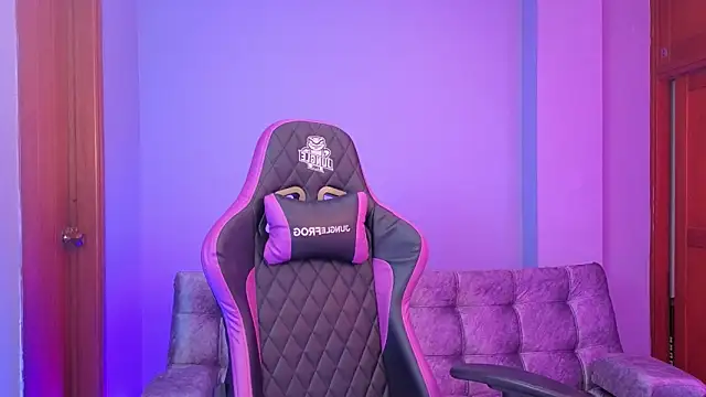 Snapshot of melanimorgan1 chatting on 12-20-25, 04:59 melanimorgan1 online show from 12-20-25, 04:59