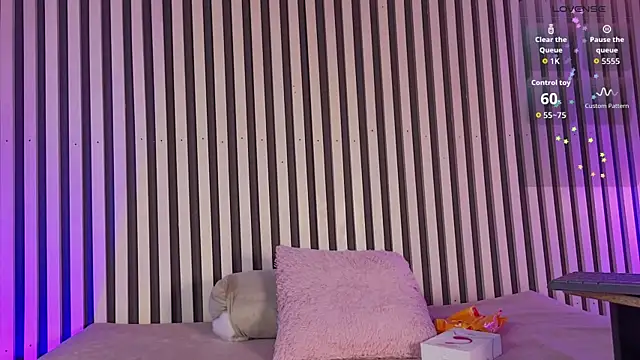 Ariana klarts online show from 06-15-26, 01:22