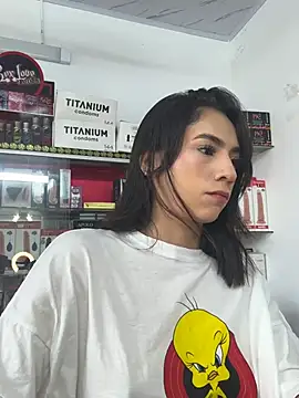 lunaluxury22 online show from 03-31-26, 01:24