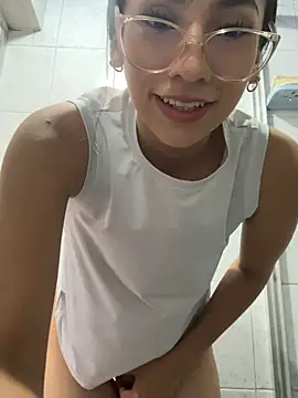 lunaluxury22 online show from 03-26-26, 03:10