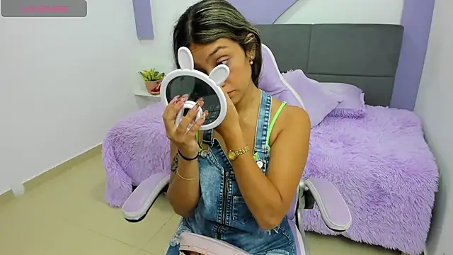 Snapshot of aniie_princess_18 chatting on 12-16-25, 02:27 aniie princess 18 online show from 12-16-25, 02:27