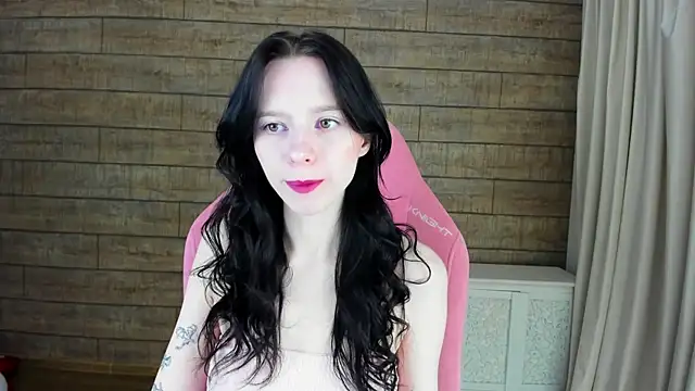 Snapshot of ArinaKubrick chatting on 04-21-26, 04:24 ArinaKubrick online show from 04-21-26, 04:24