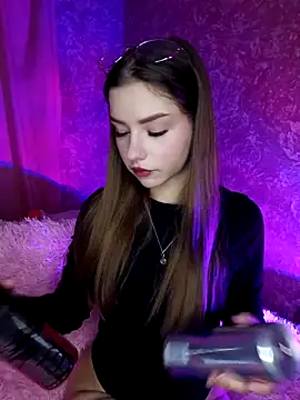 Snapshot of BitterPeach chatting on 02-08-26, 08:28 BitterPeach online show from 02-08-26, 08:28