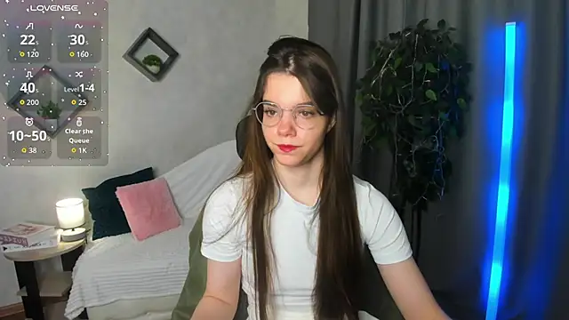 Snapshot of miss__evelyne chatting on 12-23-25, 01:38 miss evelyne online show from 12-23-25, 01:38