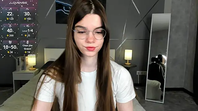 Snapshot of miss__evelyne chatting on 12-22-25, 01:28 miss evelyne online show from 12-22-25, 01:28