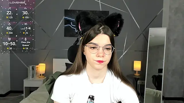 Snapshot of miss__evelyne chatting on 01-08-26, 01:11 miss evelyne online show from 01-08-26, 01:11