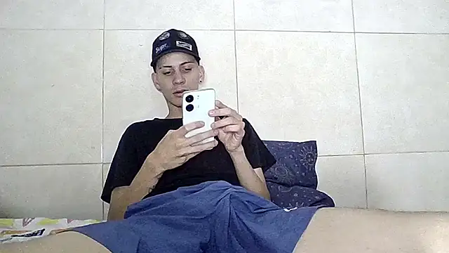 Snapshot of sam_hotttt_ chatting on 12-19-25, 04:38 sam hotttt online show from 12-19-25, 04:38