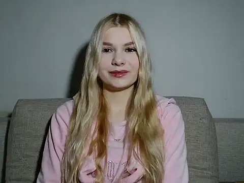 Snapshot of GeorginaLovely chatting on 01-15-26, 04:10 GeorginaLovely online show from 01-15-26, 04:10