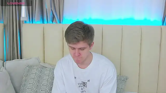 Snapshot of NickJohnas chatting on 01-15-26, 05:00 NickJohnas online show from 01-15-26, 05:00