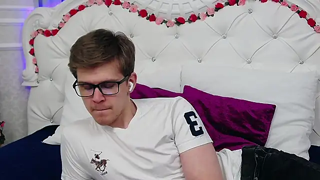 NickJohnas online show from 04-12-26, 06:44