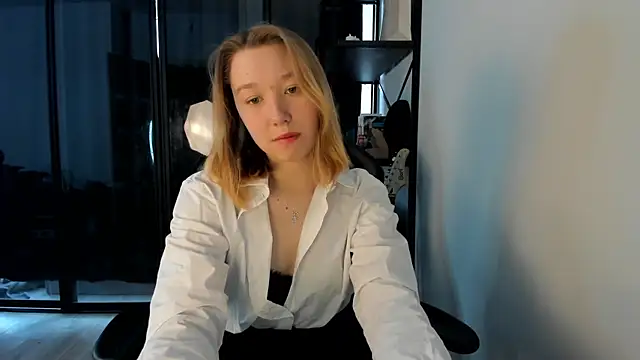 Agatha Mayson online show from 02-06-26, 06:09