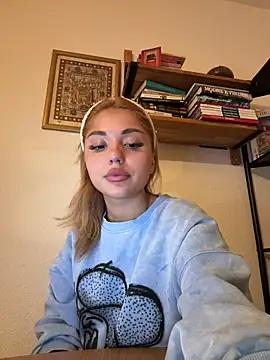 SilkyMira online show from 12-21-25, 07:04